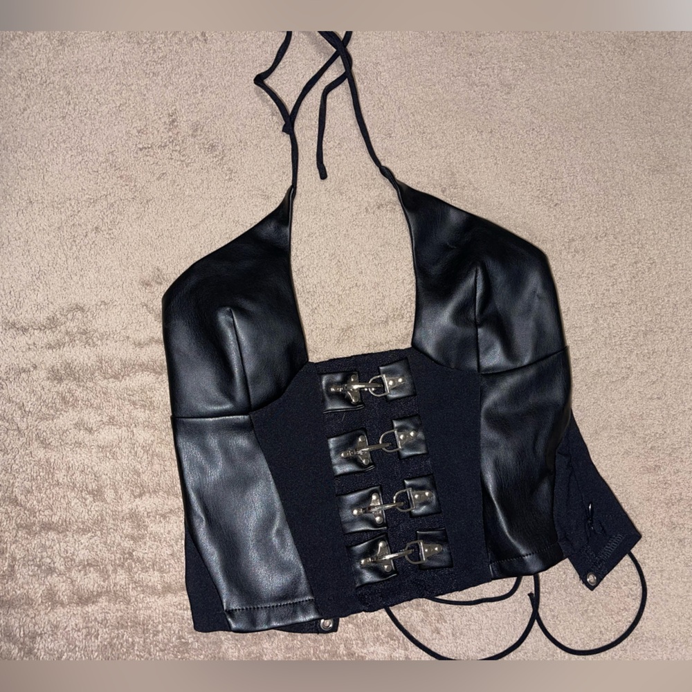 Outcast top size M